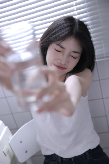 张开腿我尝尝你的草莓